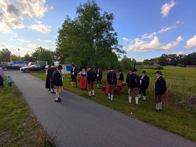 007 aufstellen zum Gruppenfoto